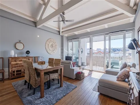 Furnished Mezzanine Studio in Porto with AL Licence