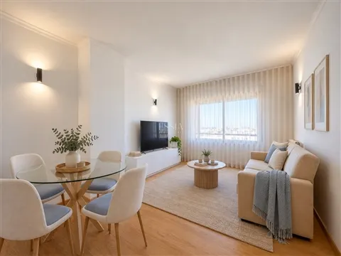 Apartamento T1 próximo ao Pólo Universitário com Garagem e Arrumos