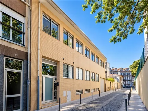 Apartamento T1 com Garagem junto ao Marquês, Porto