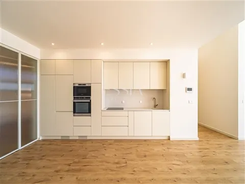 Apartamento T2 Remodelado em Paranhos, Porto