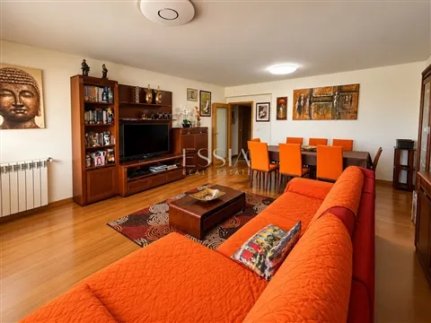 Apartamento T2 com vista mar em São Félix da Marinha