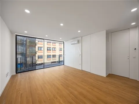 Apartamento T1 Pronto a Habitar com Varanda em Matosinhos Sul