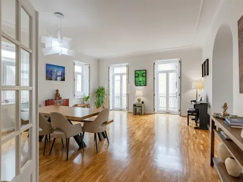 Apartamento T4 na Foz Velha a 150 metros do mar