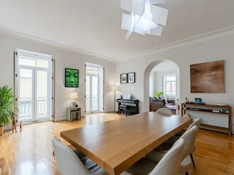 Apartamento T4 na Foz Velha a 150 metros do mar