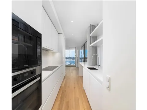 Apartamento T3 com Vista Rio e Mar na Miramar Tower