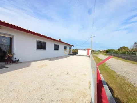Casa de 3 dormitorios con piscina y terreno - ¡Buen Suceso!