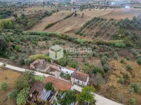 Moradia para Restaurar T2+2