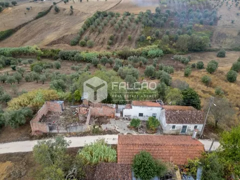 Moradia para Restaurar T2+2