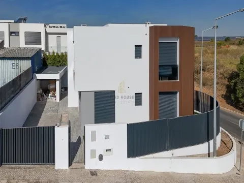 独立式的房子 4个房间