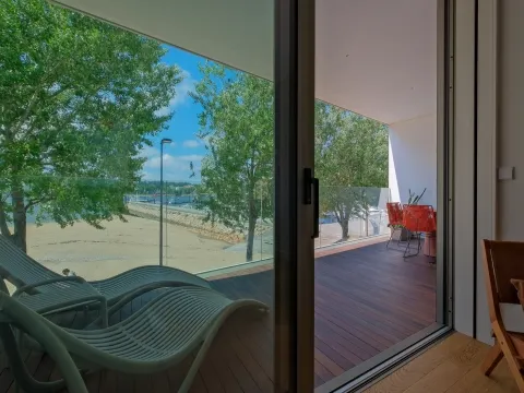 Arrenda-se T1 mobilado, com garagem e frente de Rio na Afurada, Vila Nova de Gaia