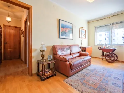 Vende-se Apartamento T2 nos Olivais, Lisboa
