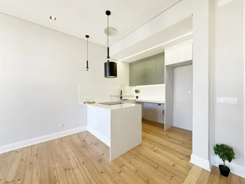 Apartamento T3 com 2 Suites, totalmente remodelado na Av. Almirante Reis, Lisboa