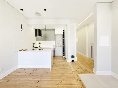 Apartamento T3 com 2 Suites, totalmente remodelado na Av. Almirante Reis, Lisboa