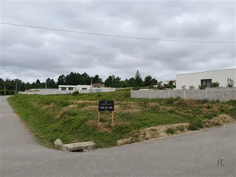 Terreno para Construção com Projeto para Duas Moradias Isoladas | Grijó, Vila Nova de Gaia