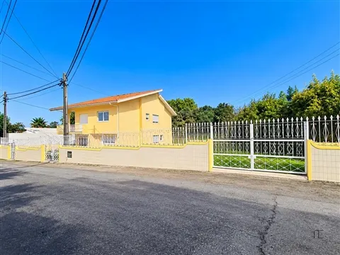 Moradia Isolada T4 com 2.860 m² de Terreno, Santa Maria de Lamas