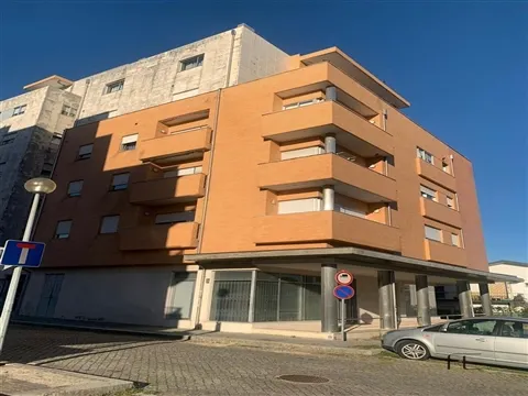 T1 com Varanda e Lugar de Garagem a 150 metros do ISMAI | Castêlo da Maia
