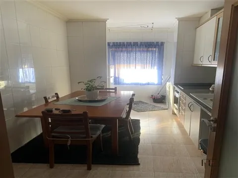 T1 com Varanda e Lugar de Garagem a 150 metros do ISMAI | Castêlo da Maia