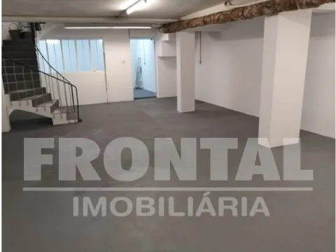Loja Totalmente Remodelada - Excelente Localização | Campanhã, Porto
