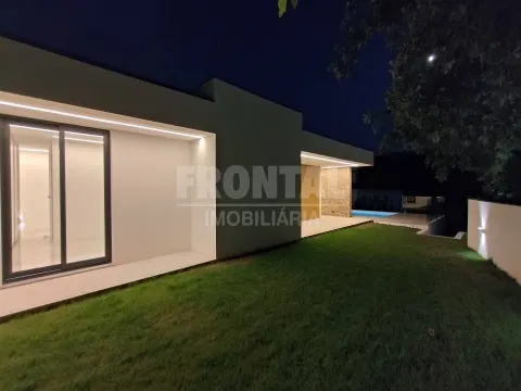 Moradia T3 Nova com Piscina - Sôpo