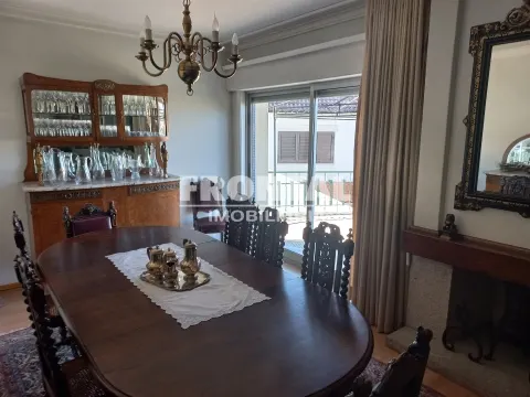 4-bedroom semi-detached house - 250 m2 | Mirandela Center, Bragança