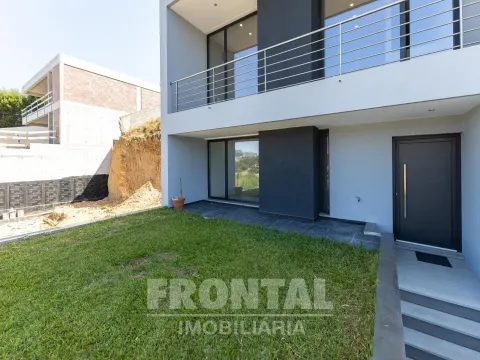 4-Bedroom + 2-Bedroom House with Stunning Views of the Douro River – Possibility of Exchange
