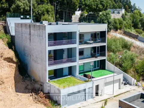 4-Bedroom + 2-Bedroom House with Stunning Views of the Douro River – Possibility of Exchange