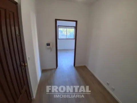 T2 com Cozinha Equipada, Elevador e Garagem | Perto do Metro, Baguim Do Monte