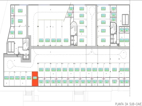 Places de parking dans un complexe résidentiel du quartier de Telheiras, à Porto