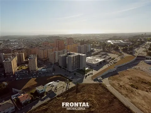 Apartamento T2 com Varanda — Monte da Virgem Flats