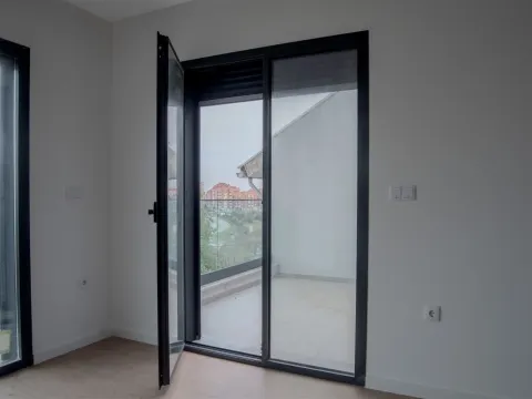 T3 Novo com Terraço Privativo: O Refúgio Perfeito no Centro de Esgueira