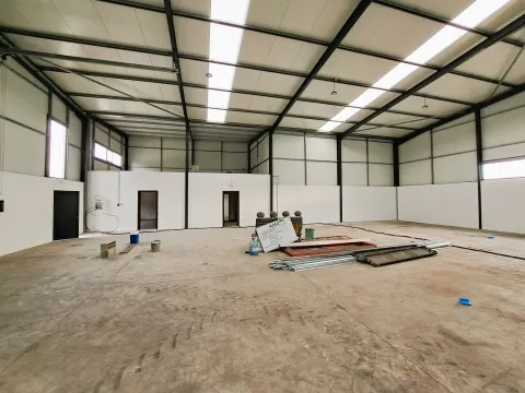 Pavilhão Industrial 450m2