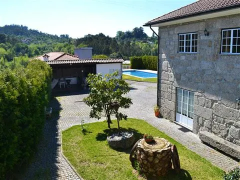 Tipologia T6, com 356m2 de área de habitação