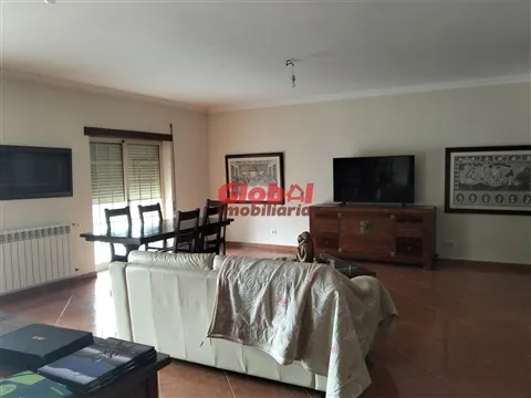 Moradia Geminada T4