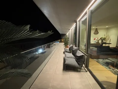 Penthouse T3 de Luxo em Canidelo | Vista Mar & Rooftop Privado