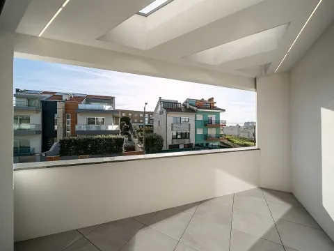 Moradia T5 de Luxo na Praia da Madalena