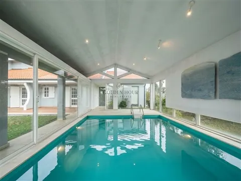 Moradia T7+2 com Piscinas e Jardim em Arcozelo, Gaia