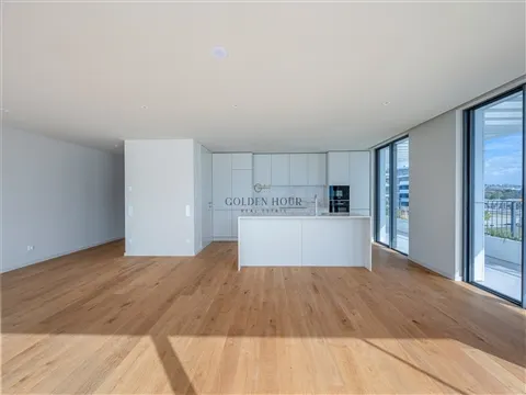 Penthouse T4 de Luxo em Canidelo com Vista Definitiva sobre o Mar I Golden Hour