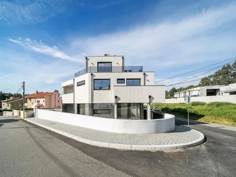 Moradia T5 de Luxo na Praia da Madalena