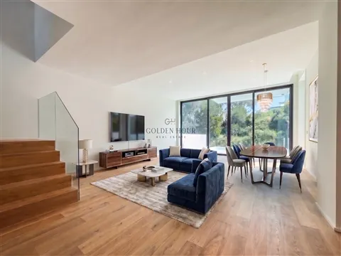 Luxe woning met 4 slaapkamers in Gaia | Zwembad, privélift & domotica | Golden Hour