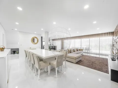 Moradia T4 para venda