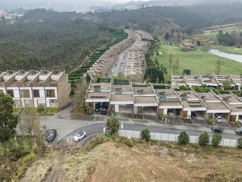 Moradia T4 para venda