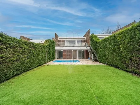 Moradia T4 para venda