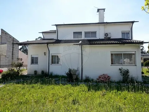 Moradia T4 para venda