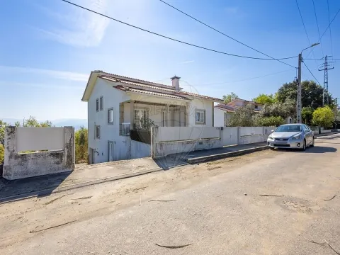 Moradia T4 para venda