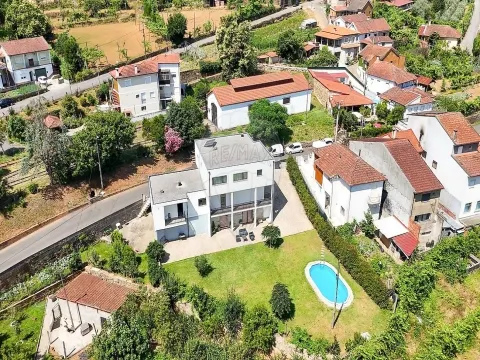 Moradia T5 para venda