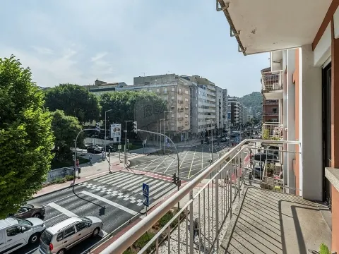 Apartamento T4 para arrendamento