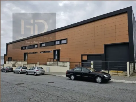 Armazém para venda ou aluguer na zona industrial de Grijó