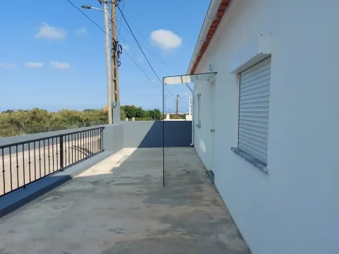 Excelente oportunidade situada na pacata freguesia de Santa Bárbara