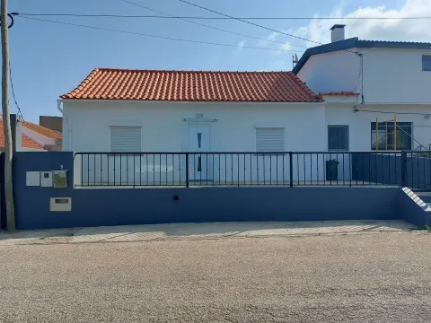 Excelente oportunidade situada na pacata freguesia de Santa Bárbara