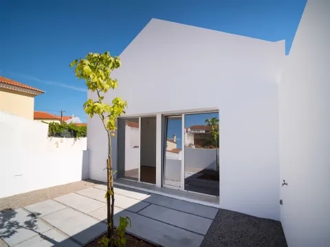 Moradia T2 a 2 minutos da Praia da Areia Branca